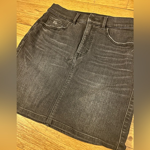 Express Mini Skirt - Picture 2 of 5